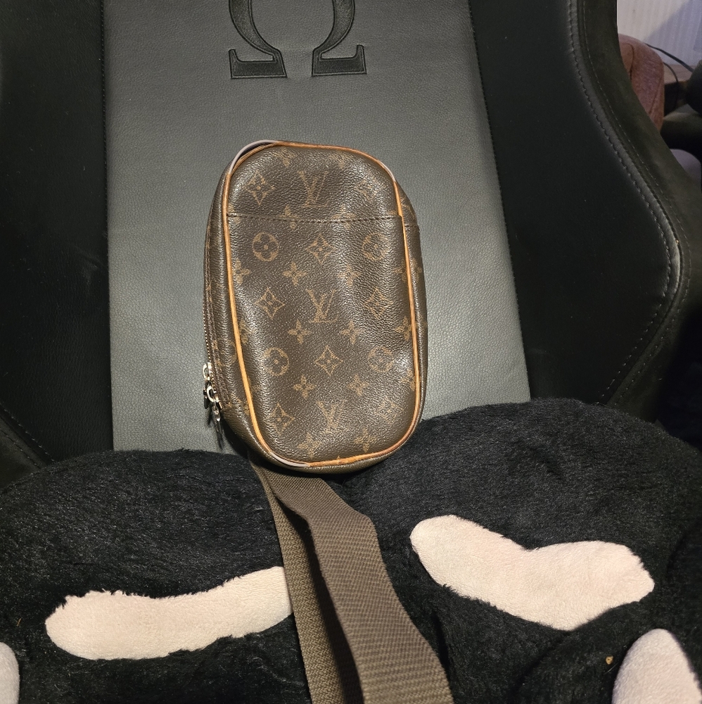 Louis Vuitton Pochette Gange Body Bag